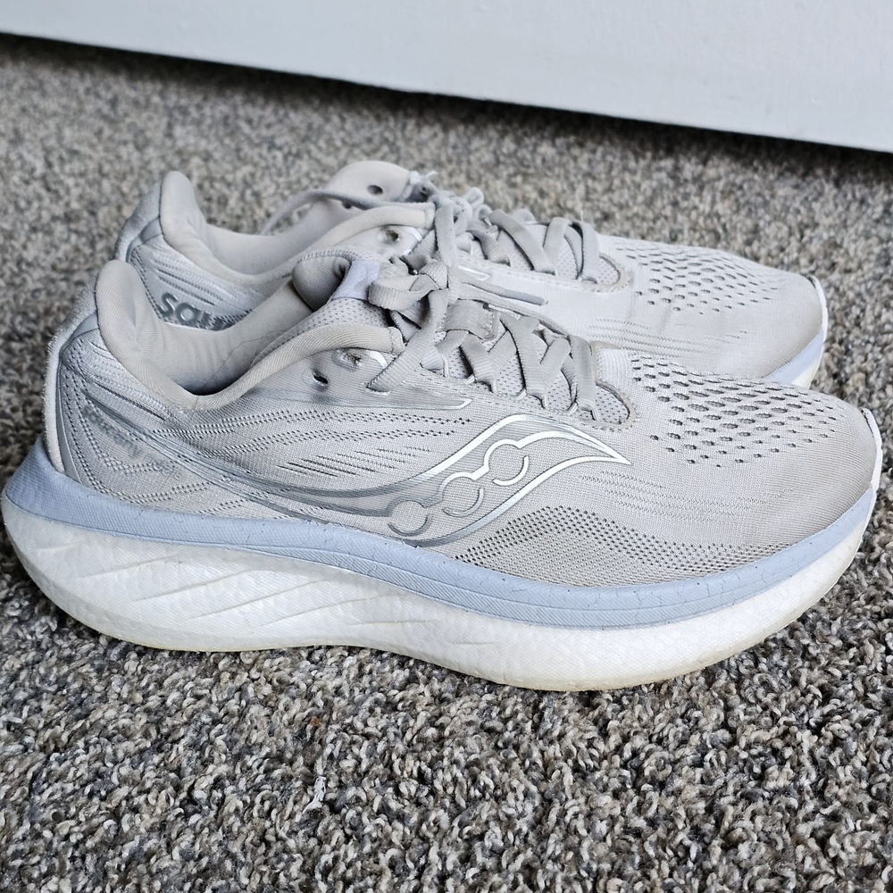Saucony Women's Light Gray Athletic Running Shoes